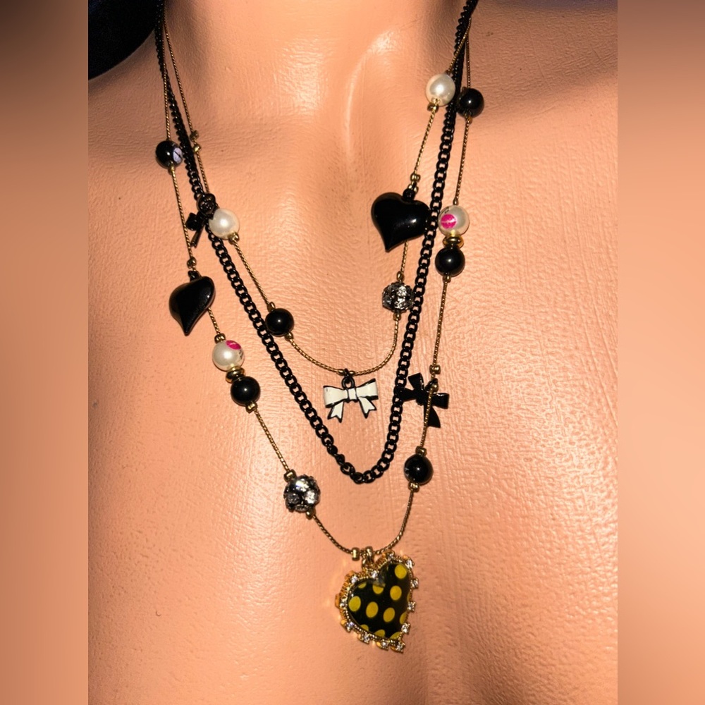 BETSEY JOHNSON LIP KISS PEARL polka dot heart CHARM necklace first DATE vtg n51
